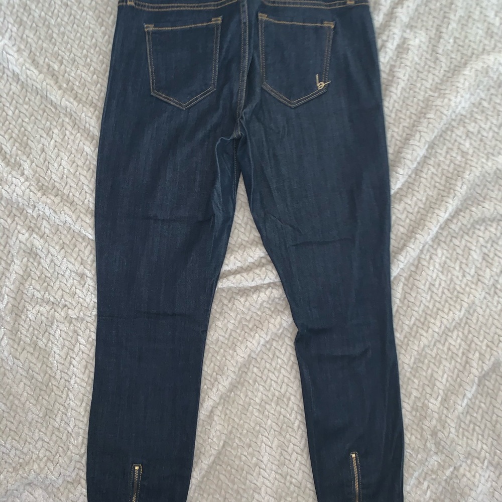 Bebe Blue cropped jeans. Size 30